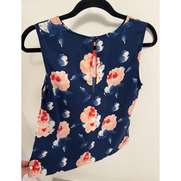 Floral Sleeveless Top - Picture 4 of 4
